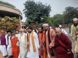 'पैगाम-ए-मोहब्बत है', PM मोदी से मिलने संसद पहुंचे अल्पसंख्यक समुदायों के कई धार्मिक नेता