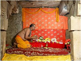 Gyanvapi Case: व्यास जी के तहखाने में पूजा के बाद अब गूंजेगी घंटे की आवाज, 31 साल बाद हो रहा ऐसा | VIDEO