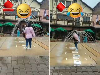 Ladki Ka Video: फव्वारे के पास स्टाइलिश फोटो खिंचाने पहुंची थी लड़की, मगर जो हुआ हंसी नहीं रुकेगी | देखें वीडियो