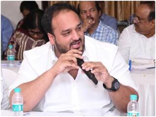 Mumbai News: कांग्रेस ने जीशान सिद्दीकी को मुंबई युवा कांग्रेस अध्यक्ष पद से हटाया, पिता बाबा सिद्दीकी हाल में हुए हैं NCP में शामिल