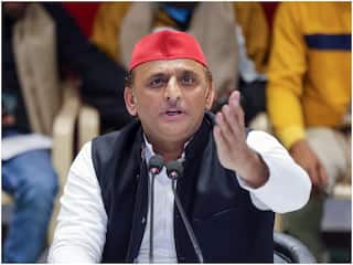 Lok Sabha Polls: सीटों पर फंसे पेंच के बीच SP ने जारी की 11 उम्मीदवारों की एक और LIST, जानें कहां से किसे टिकट