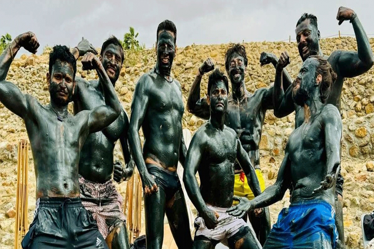 Chandni Chowk to Africa: कीचड़ में सने नज़र आए Akshay Kumar- Tiger Shroff