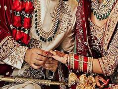 Viral Dulha Dulhan: जयमाला के बाद फायरिंग करने लगे दूल्हा-दुल्हन, वीडियो वायरल होते एक्शन में पुलिस