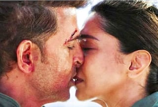 IAF Officer Sends Defamation Notice to Fighter Makers For 'Inappropriate' Kiss Scene Between Hrithik-Deepika on Runway