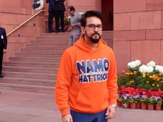 सूचना मंत्री अनुराग ठाकुर ने पहनी NAMO हैट्रिक टी-शर्ट, सोशल मीडिया पर हुई वायरल