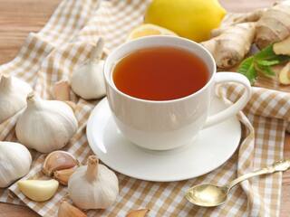 Garlic Tea Benefits: सेहत का खजाना है लहसुन की चाय, फायदे जानने के बाद आज से ही पीना शुरू कर देंगे