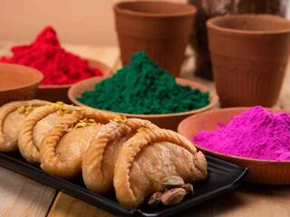 Holi 2024: होली पर बनाएं ये स्पेशल पकवान, मजा हो जाएगा दोगुना