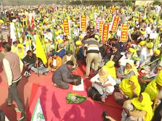 Kisan Mahapanchayat: दिल्ली में अन्नदाताओं की महापंचायत, रामलीला मैदान में जुटे 400 संगठनों के किसान