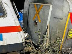 अजमेर के पास मालगाड़ी से टक्कर के बाद पटरी से उतरी सुपरफास्ट पैसेंजर ट्रेन, एक ही ट्रैक पर आ गई थी दोनों Train