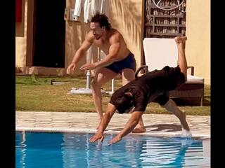 Video : टाइगर श्रॉफ ने अक्षय कुमार को दिया स्विमिंग रेस का चैलेंज, देखिए 'छोटे मियां' ने 'बड़े मियां' को कैसे बनाया फूल