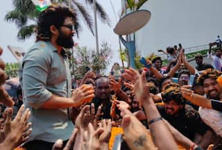 Pushpa 2: Allu Arjun Gets a Grand Welcome With Flowers, Big Banners, & Crackers at Vizag - WATCH