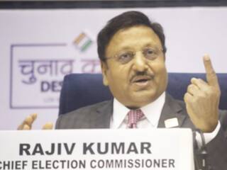 Video : 'दुश्मनी जम कर करो, लेकिन...', मुख्य चुनाव आयुक्त ने राजनीतिक दलों को दी पर्सनल अटैक से बचने की सलाह