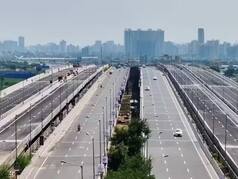 This India's shortest expressway has the largest no of toll plazas, it connects these major cities...