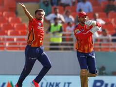 IPL- अभिषेक पोरेल ने की हर्षल पटेल की धुनाई तो दिल्ली कैपिटल्स ने सोशल मीडिया पर ली मौज