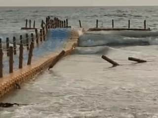 तिरुवनंतपुरम में बड़ा हादसा! Floating Bridge की रेलिंग टूटने से समुद्र में गिर गए 15 लोग, जानें ताजा अपडेट