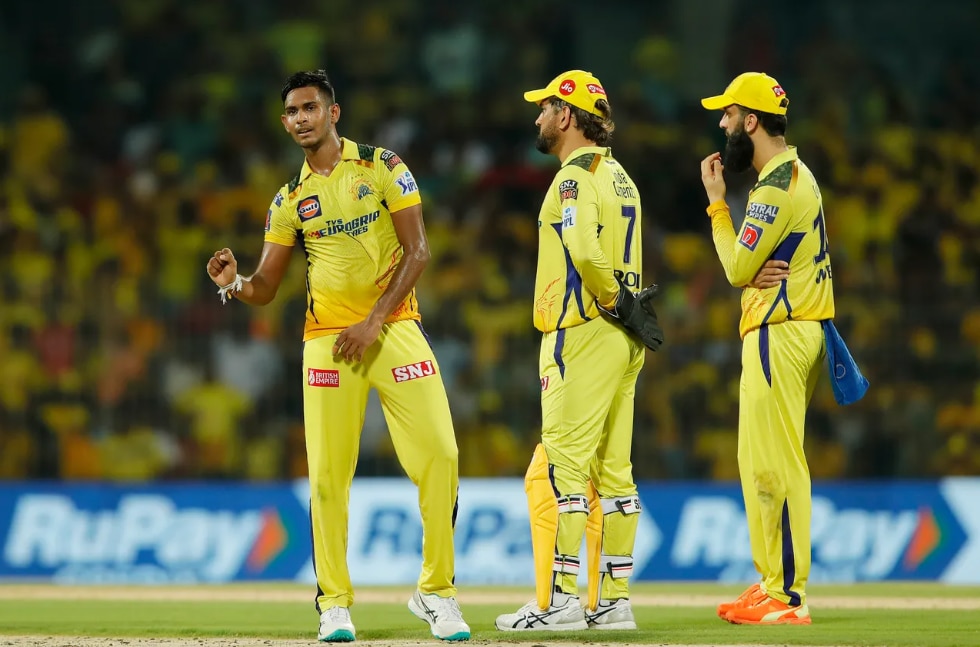 एमएस धोनी को 'पिता' मानने वाले श्रीलंकाई बॉलर बने सबसे महंगे खिलाड़ी, CSK से पांच गुणा ज्यादा पैसे मिला