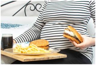 women's day 2024: गर्भावस्था में जंक फूड से परहेज करें महिलाएं, खड़ी हो सकती हैं ये परेशानियां