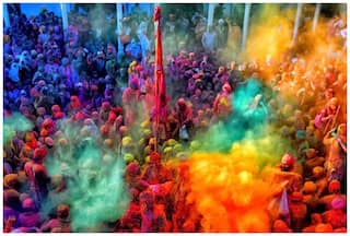 Holi 2024: हवा में उड़ते रंग अस्थमा के मरीजों के लिए बन सकते हैं मुसीबत, ऐसे करें बचाव