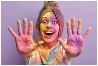 Holi 2024 : होली खेलने के बाद भूलकर भी न करें ये काम, स्किन को पहुंच सकता है नुकसान