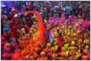 क्या होली के रंगों से हो सकता है कैंसर का खतरा? डॉक्टर से जानें