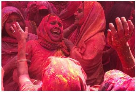 When Widows of Vrindavan Broke Stereotypes To Embrace the Colours of Holi, Happiness and Freedom