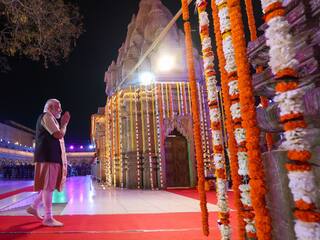 काशी में माथे पर तिलक...हाथ में त्रिशूल लिए नजर आए PM मोदी, विधि-विधान के साथ की विश्वनाथ मंदिर में पूजा। देखें VIDEO