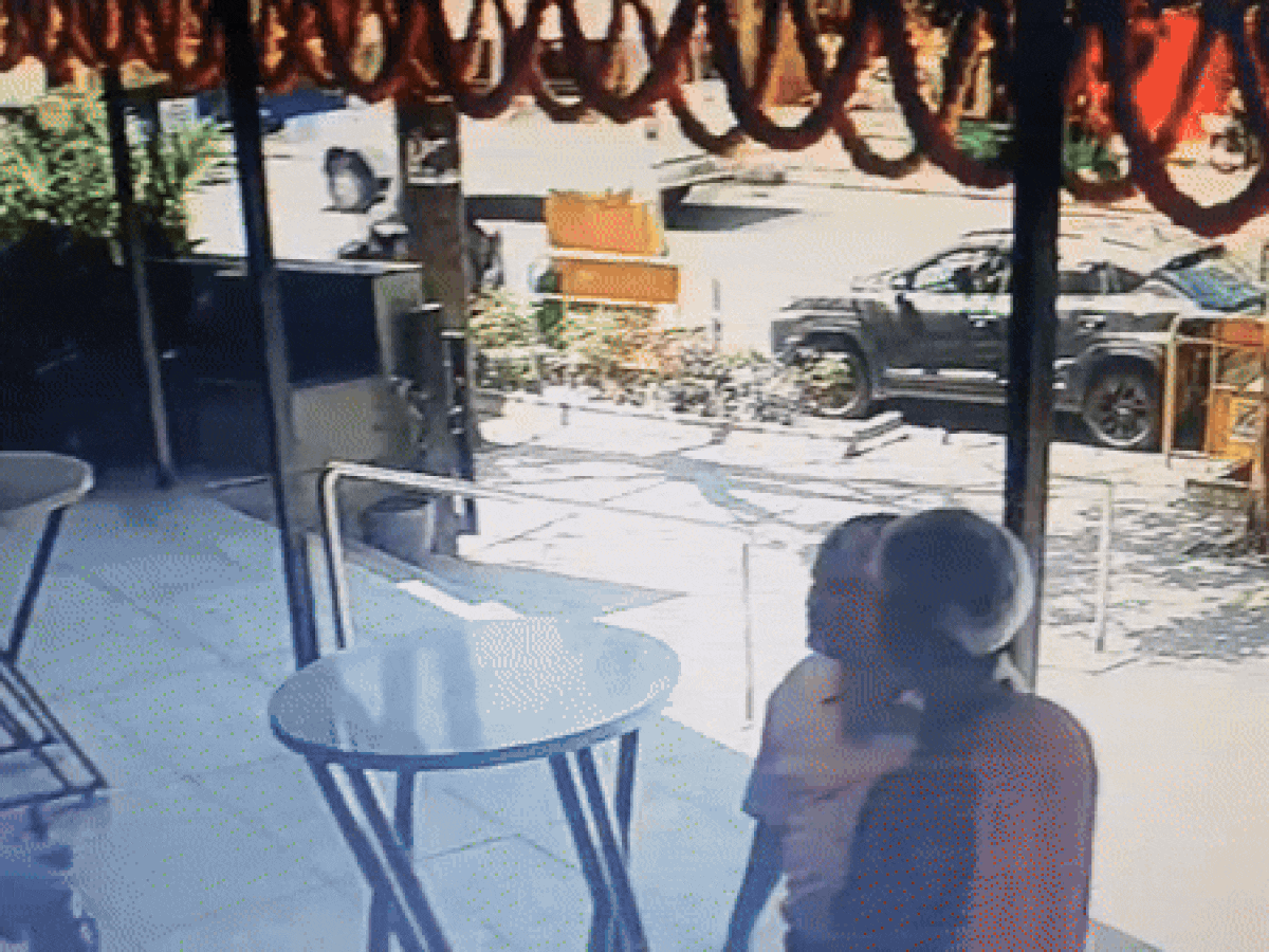 Rameshwaram Cafe Blast का संदिग्ध एक और CCTV में कैद, 9 मिनट तक कैफे में रहा और फिर... | VIDEO