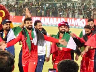 VIDEO: गाजा को सपोर्ट करने के लिए PAK की धरती पर लहराए गए फिलिस्तीनी झंडे, PSL Final में शादाब खान ने की अगुवाई