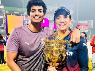 WPL खिताब जीतने के बाद स्मृति मंधाना ने ट्रॉफी लेकर रूमर्ड बॉयफ्रेंड संग दिया पोज- Photo वायरल