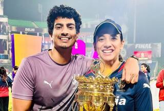 Smriti Posing With Rumoured BF Palash Muchhal After RCB Win; Cute PIC Goes VIRAL