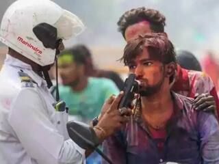 नशे में धुत ड्राइवरों के खिलाफ सख्त एक्शन की चेतावनी, यहां पढ़ें होली को लेकर दिल्ली ट्रैफिक पुलिस की एडवाइजरी