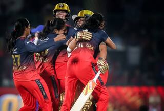 Virat Fever Hits Delhi As Fans Chant    Kohli, Kohli    After RCB Win WPL Title | Watch Video