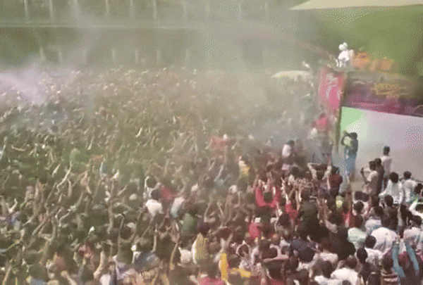 Holi Celebrations: Watch People Play 'Phoolon Wali Holi' At Ahmedabad's Swaminarayan Temple