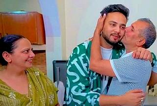 Elvish's Mom Breaks Down in Viral Video, Father Says 'Agar Maneka Gandhi Khush Ho Gayi Toh...'