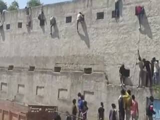 Haryana Viral Video: बोर्ड एग्जाम में नकल कराने बिल्डिंग पर चढ़ गए लोग, खिड़कियों में घुसकर बांटने लगे पर्ची | देखें वीडियो