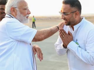 BJP कार्यकर्ता पिता बनने के बाद बिना बच्चों से मिले, PM का स्वागत करने पहुंचे, मोदी भावुक हुए