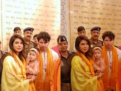 Priyanka Chopra पति निक और बेटी मालती संग पहुंची अयोध्या, राम लला के किए दर्शन- तस्वीरें वायरल