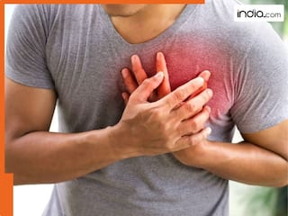सीने में होने वाला दर्द दे सकता है Angina को न्योता, जानें इसके लक्षण और बचाव के उपाय
