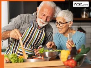 बढ़ती उम्र के साथ चेहरे पर नजर आती हैं झुर्रियां? तो इन 8 चीजों को खाएं, 55 में भी दिखेंगे जवां