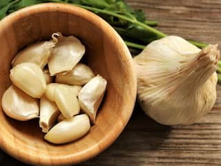 National Garlic Day 2024: रोजाना खाली पेट खाएं लहसुन की दो कलियां, इन 6 समस्याओं से मिल सकती है राहत