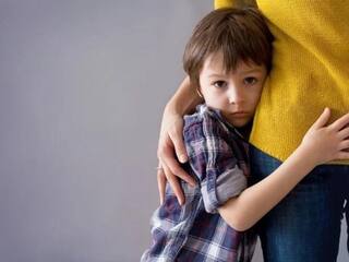 अपनों से दूर होने का डर बढ़ा सकता है Separation Anxiety Disorder, जानें इसके लक्षण और बचाव के उपाय