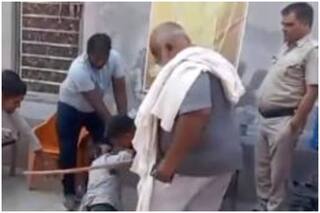 नूंह हिंसा का आरोपी बिट्टू बजरंगी फिर विवादों में, पुलिसकर्मी के सामने युवक को पीटने का है मामला; वायरल हो रहा VIDEO