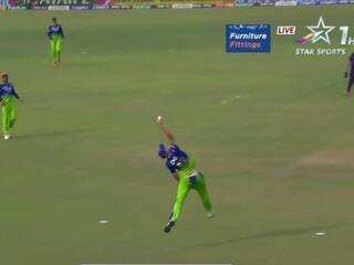 WATCH: कैमरन ग्रीन ने एक हाथ से लपका IPL इतिहास का असंभव कैच, जिसने भी देखा यकीन नहीं हुआ