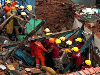 दिल्ली: मालवीय नगर में बारिश के दौरान भरभराकर गिरी घर की दीवार, 7 लोग घायल