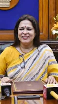Meenakshi Lekhi Educational Qualifications