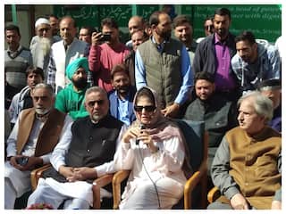 अनंतनाग सीट पर टक्कर का मुकाबला! गुलाम नबी आजाद के खिलाफ मैदान में उतरी महबूबा मुफ्ती, PDP ने की 3 उम्मीदवारों की घोषणा