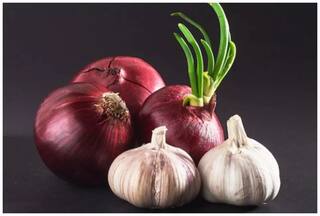 प्याज या लहसुन हेयर ग्रोथ के लिए क्या ज्यादा बेहतर?