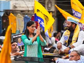 'Arvind Kejriwal Sher Hai, Jhukega Nahi', Sunita Kejriwal Roars At Maiden Poll Rally In Delhi's Kondli | VIDEO