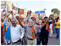 Lok Sabha Elections 2024: Massive Crowd Welcomes PM Modi in Bengal's Jalpaiguri | Watch