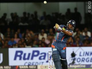 VIDEO: Nicholas Pooran ने स्टेडियम से बाहर पहुंचाया छक्का, IPL में जड़ा 100वां सिक्स